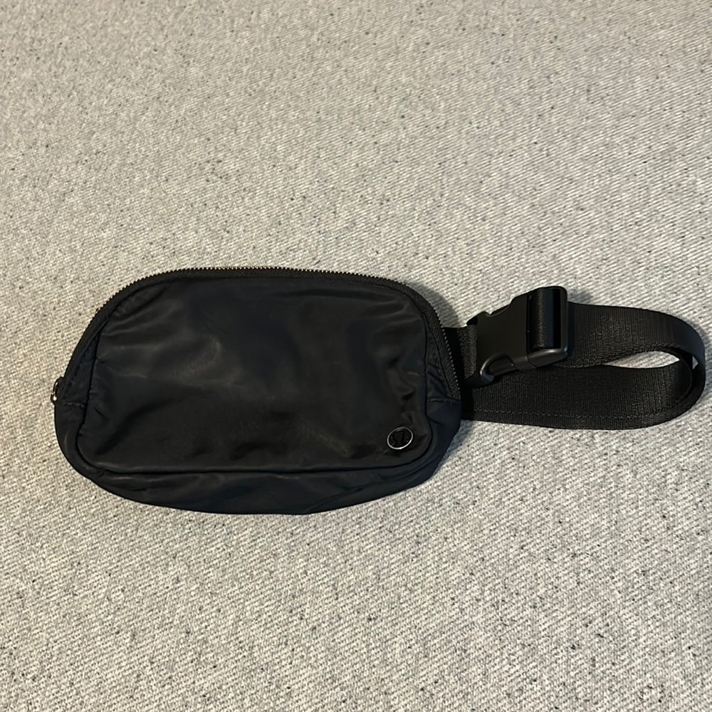Lululemon belt bag